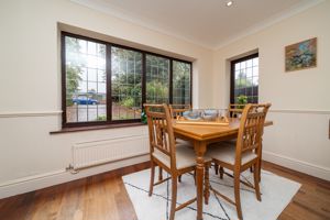 BREAKFAST KTCHEN- click for photo gallery